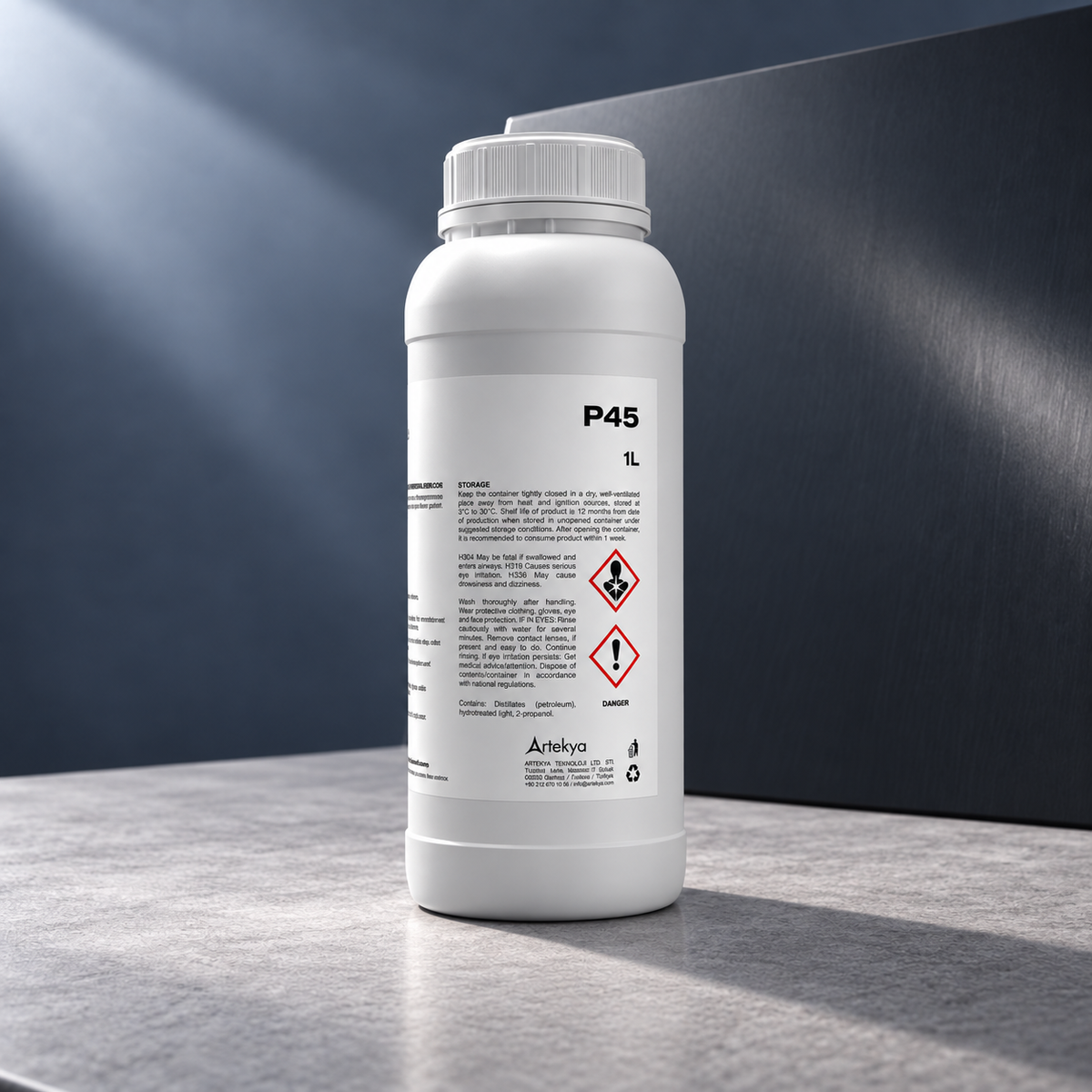 Nasiol P45 1 liter — AI-studiovisualisatie op een grijze werktafel